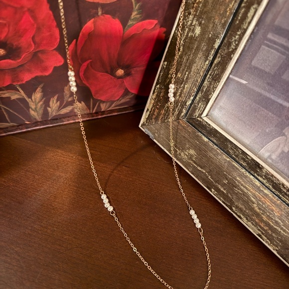 Jewelry - Elegant Gold and Pearl Necklace